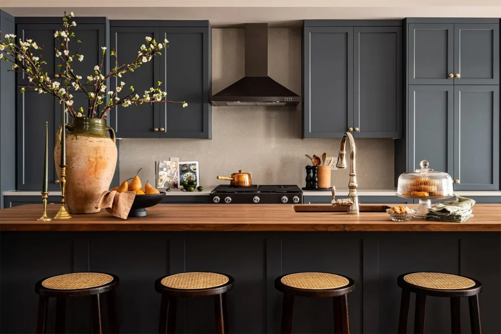 kitchens-with-dark-cabinets
