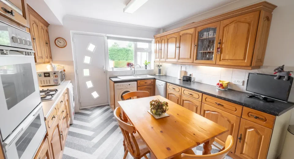 outdated-feature-kitchen