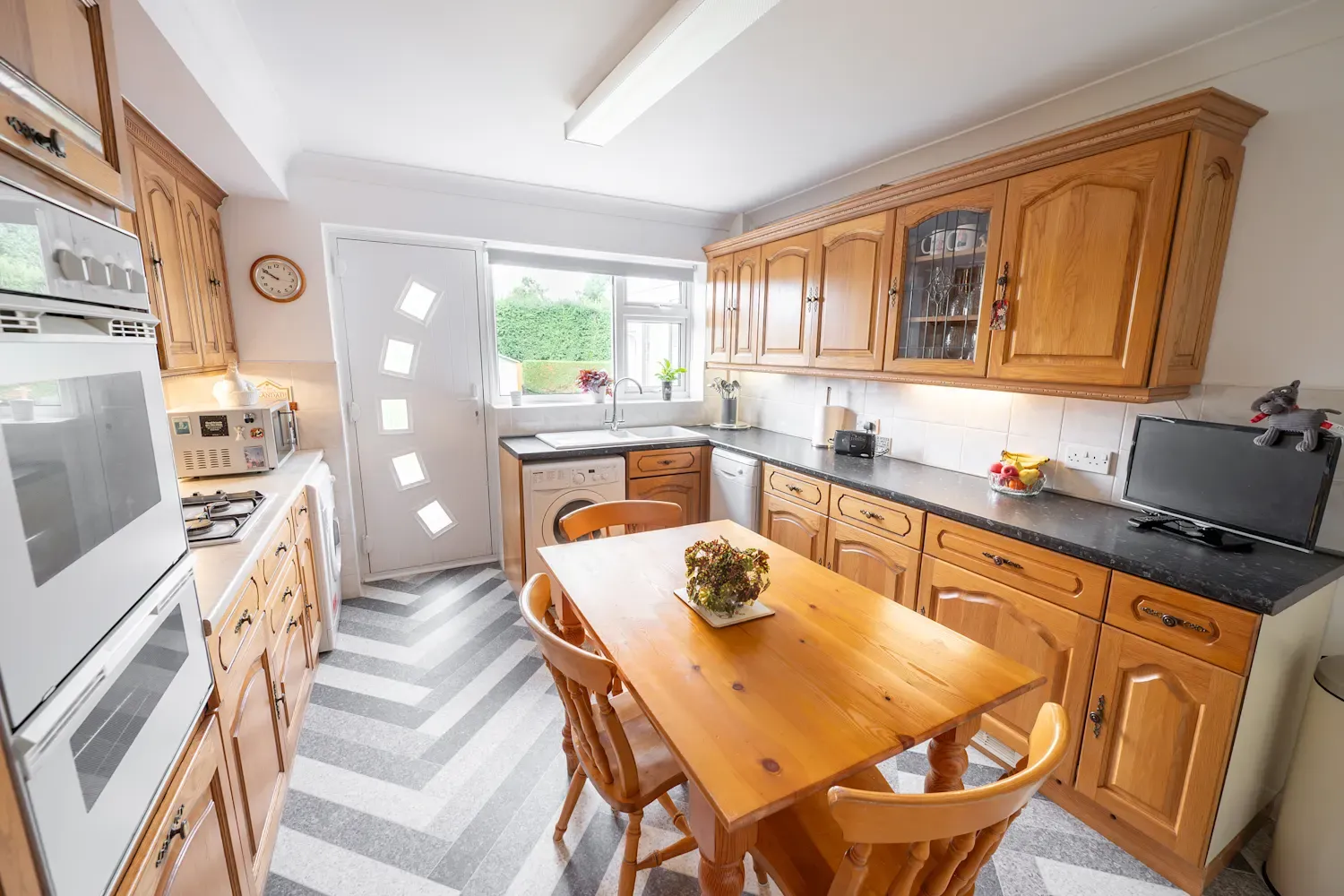 outdated-feature-kitchen